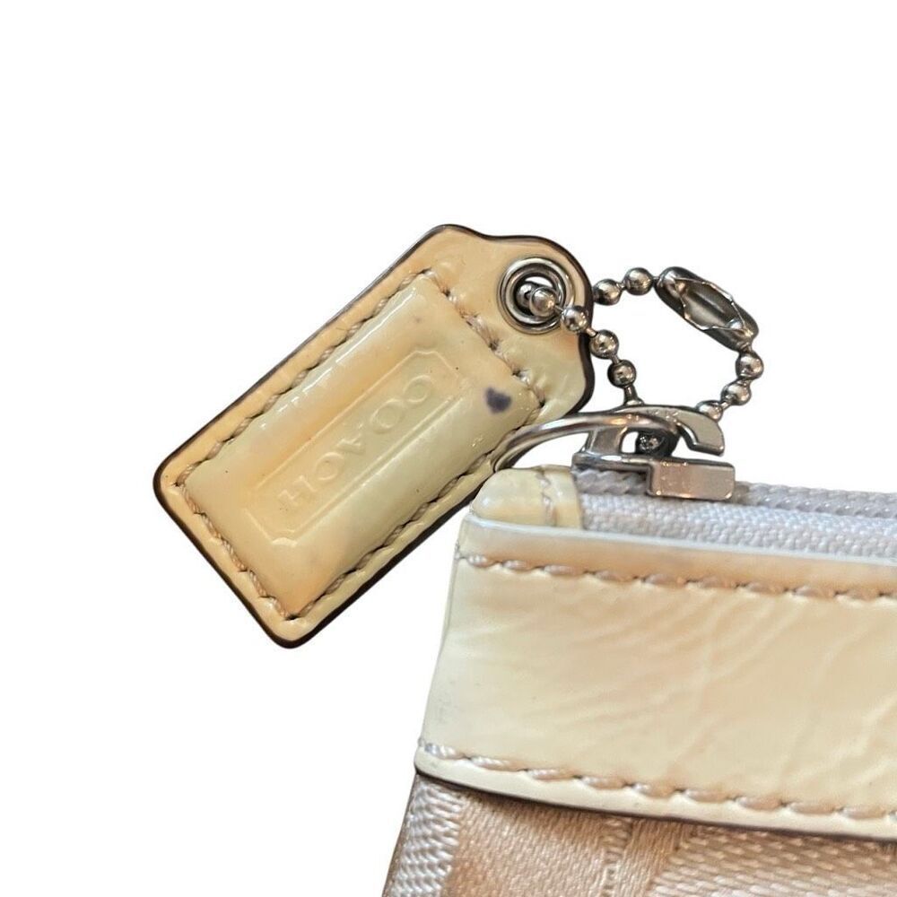 Coach Patent Leather Wristlet Bone Creme Classic Coin Purse Wallet Accessory - Picture 6 of 9